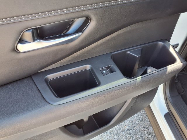 Certified 2025 Nissan Pathfinder Platinum w/ Cargo Package FWD image 19