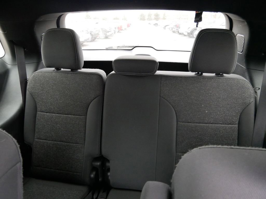 Used 2024 Chevrolet Traverse LT image 12