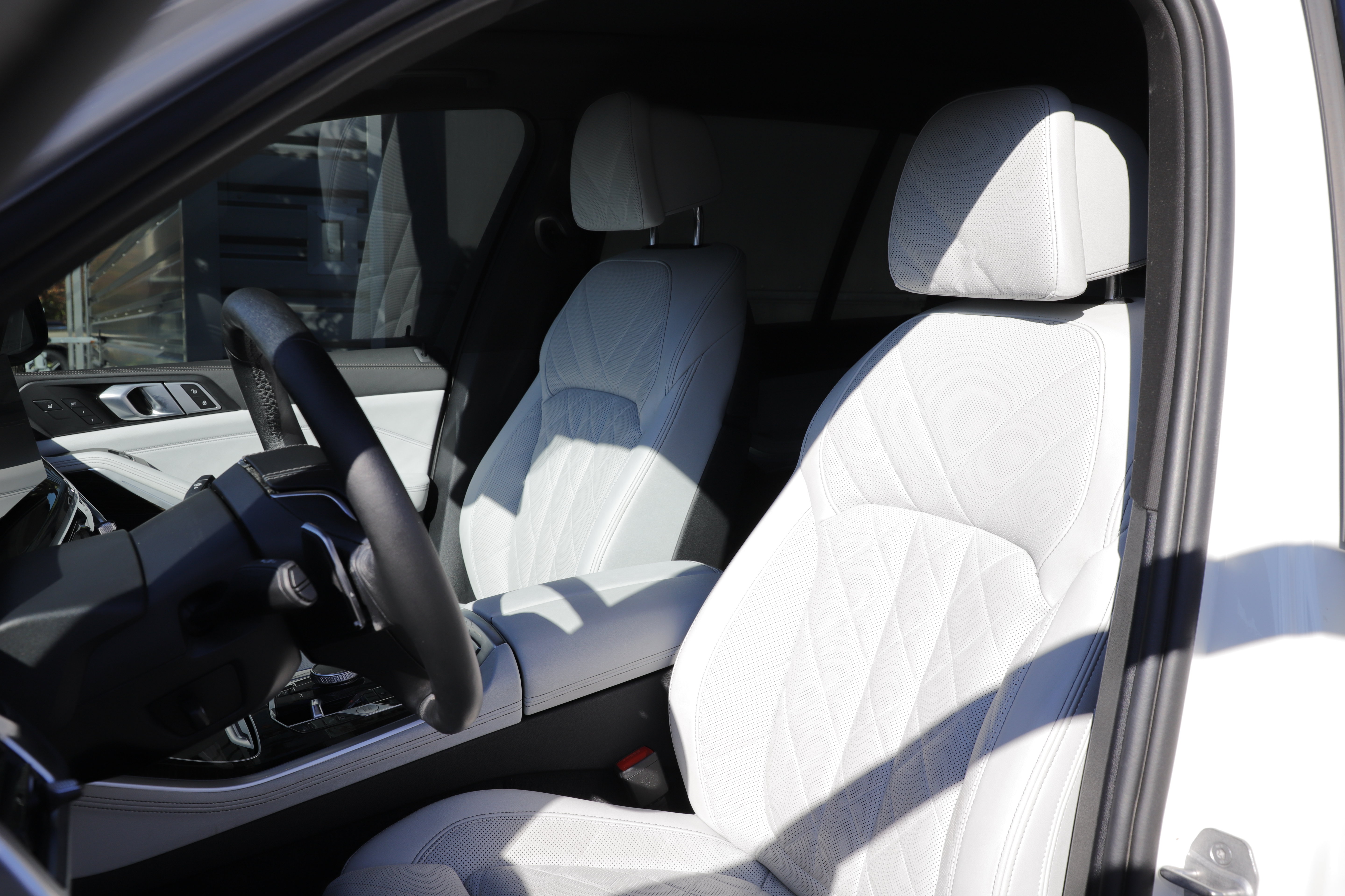 Used 2024 BMW X5 xDrive50e w/ Climate Comfort Package AWD/4WD image 21
