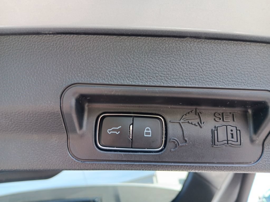 Used 2023 Ford Explorer Limited AWD/4WD image 8