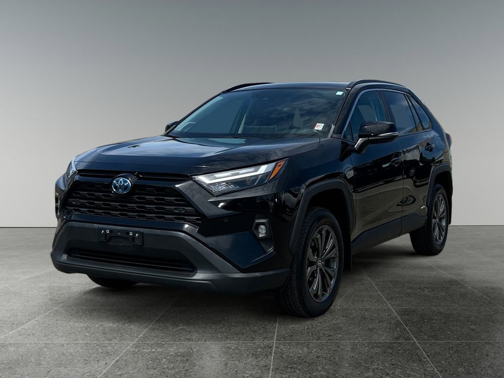 Used 2022 Toyota RAV4 XLE Premium image 3