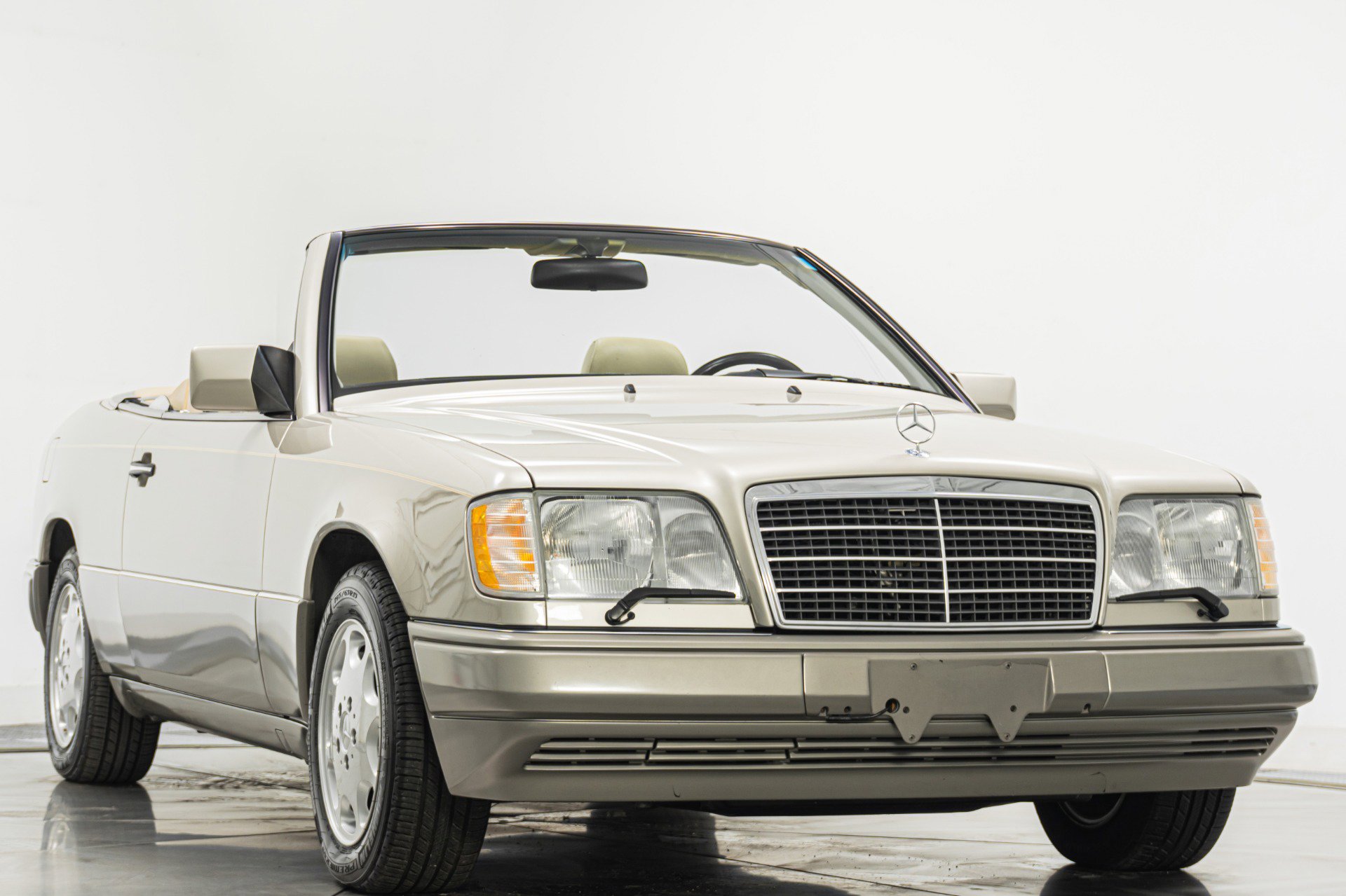 Used 1995 Mercedes-Benz E 320 Convertible image 3