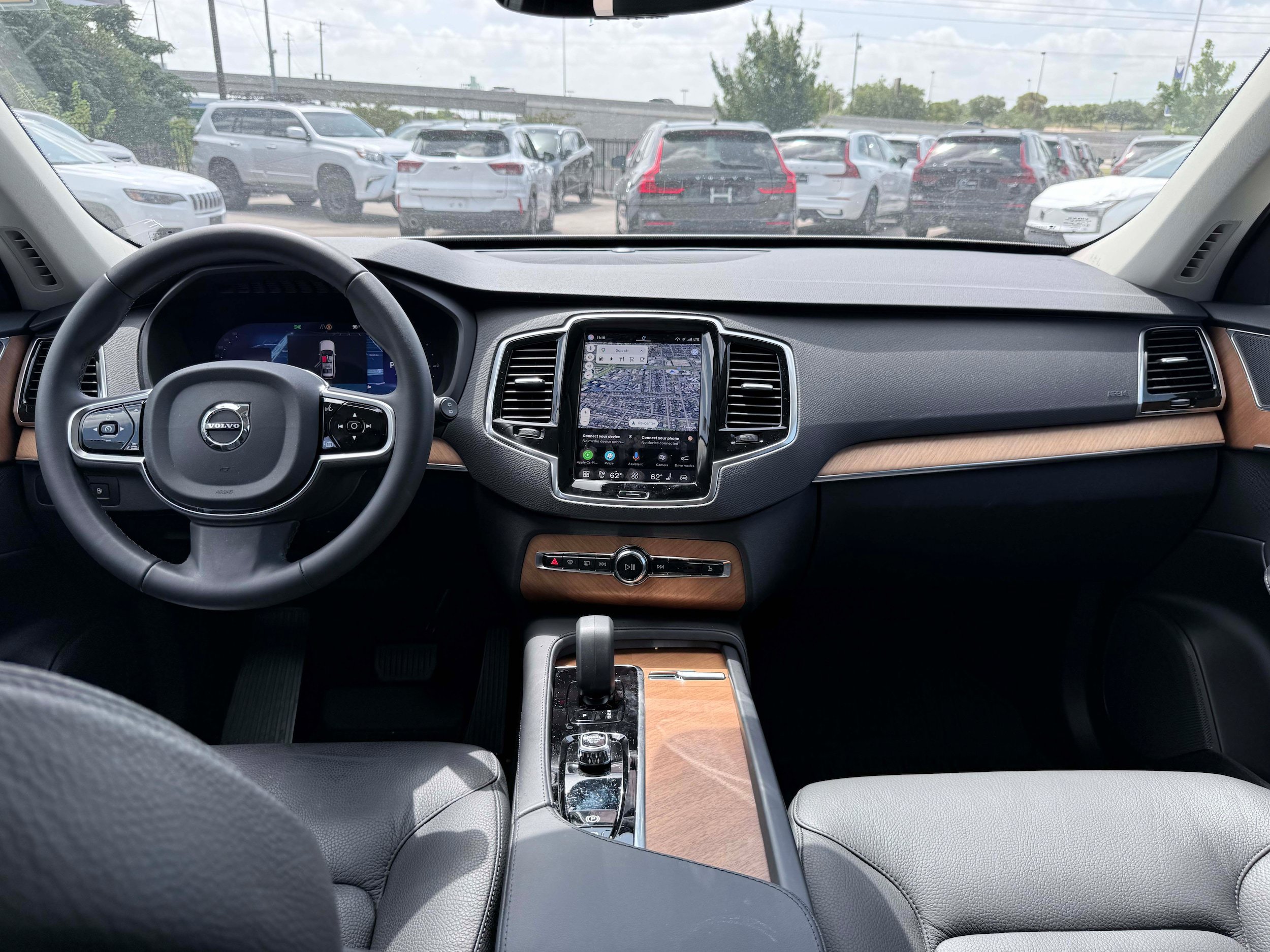 Certified 2024 Volvo XC90 T8 Plus w/ Protection Package Premier AWD/4WD image 14