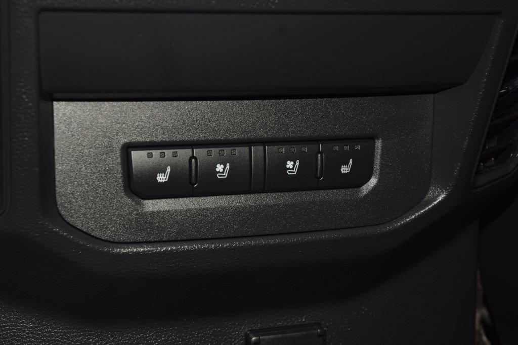 Used 2024 Toyota Tundra Platinum AWD/4WD image 38