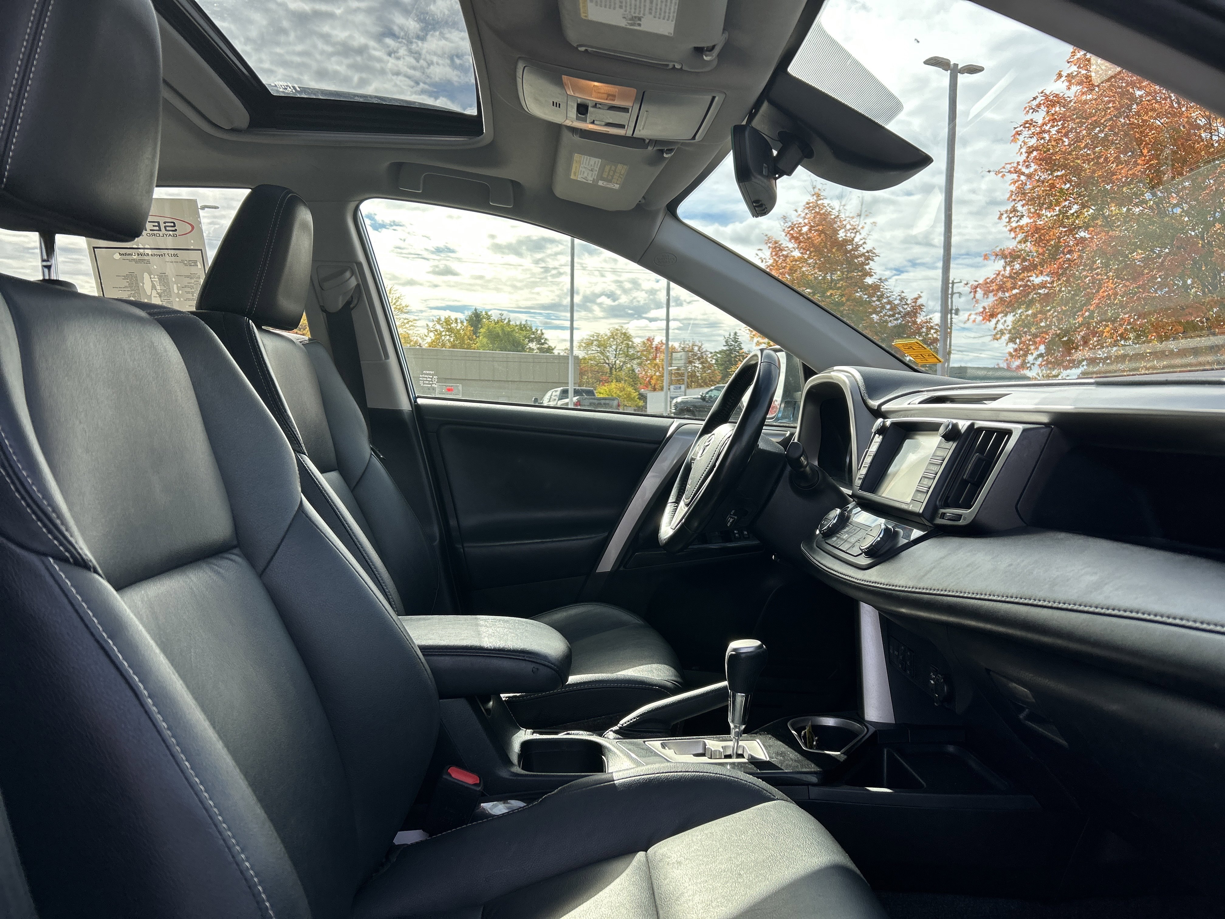 Used 2017 Toyota RAV4 Limited image 10