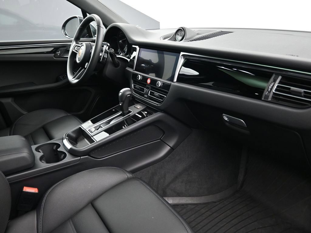 Certified 2026 Porsche Macan image 14