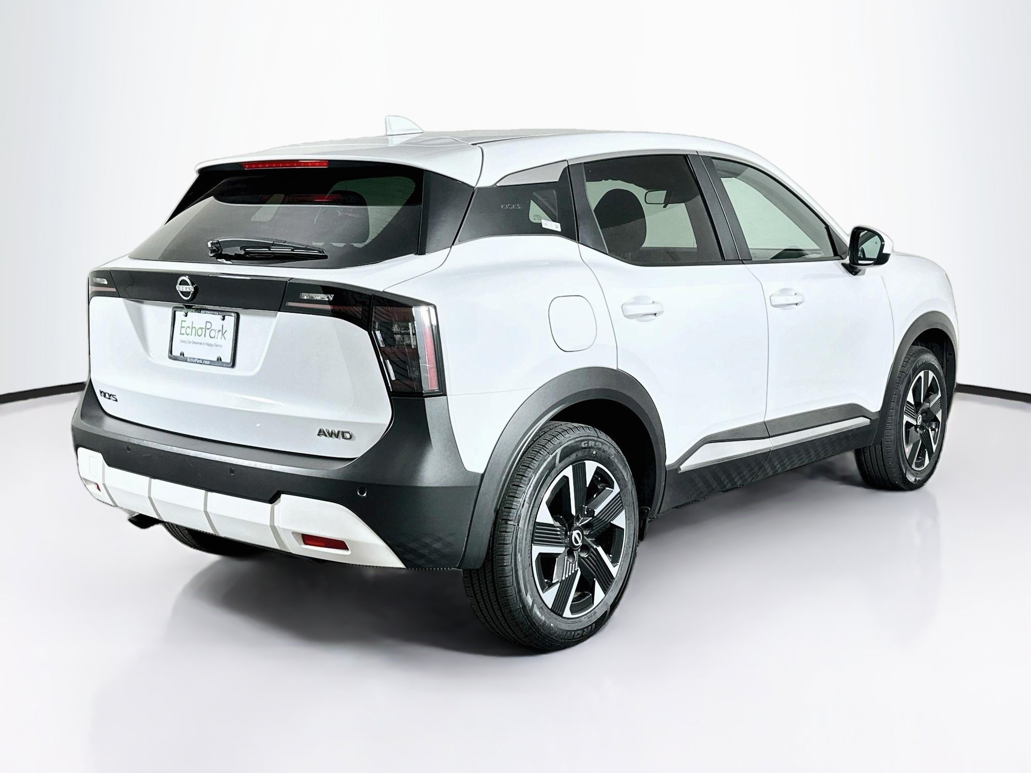 Used 2025 Nissan Kicks SV AWD/4WD image 9