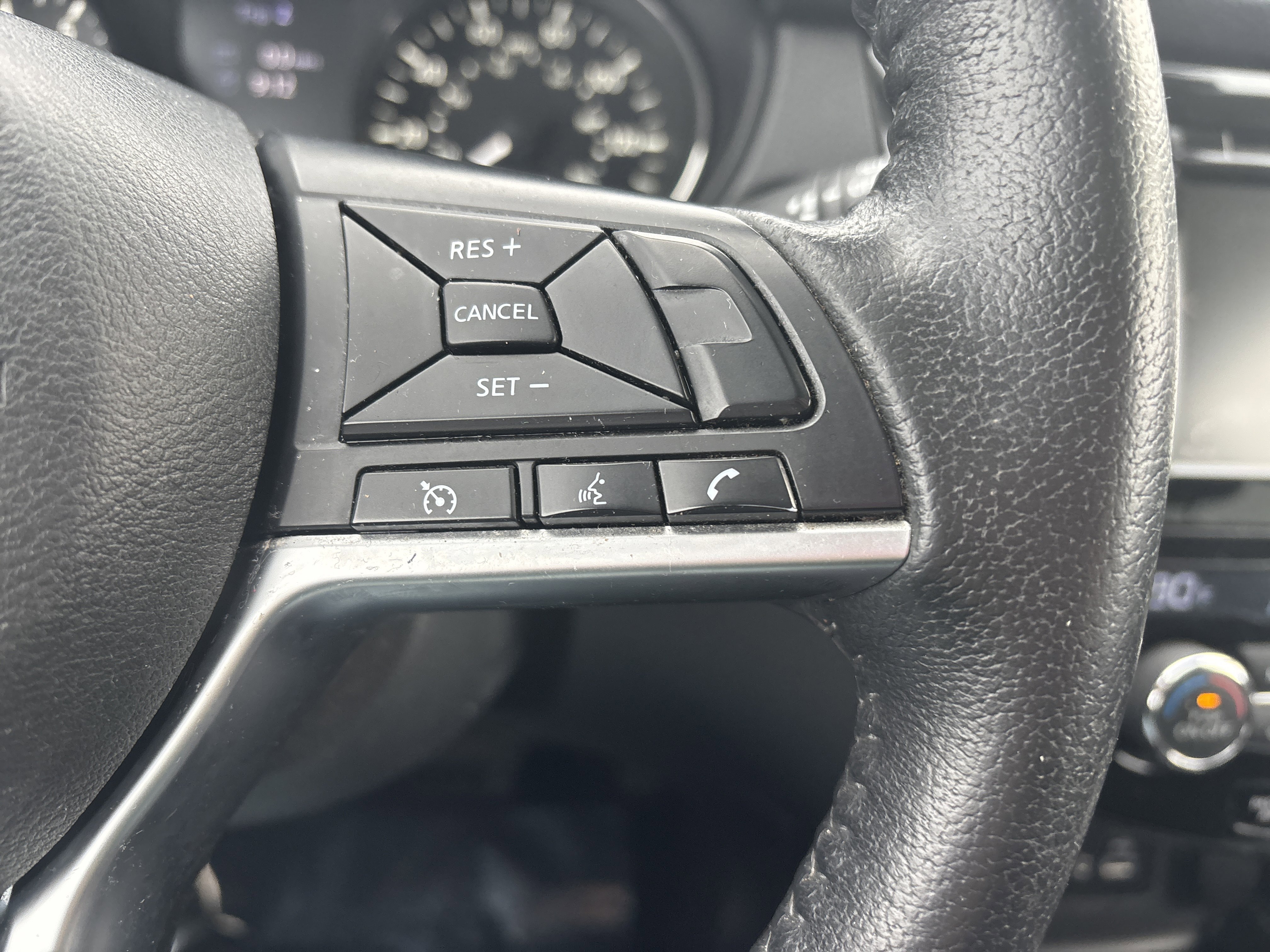 Used 2020 Nissan Rogue SV image 26