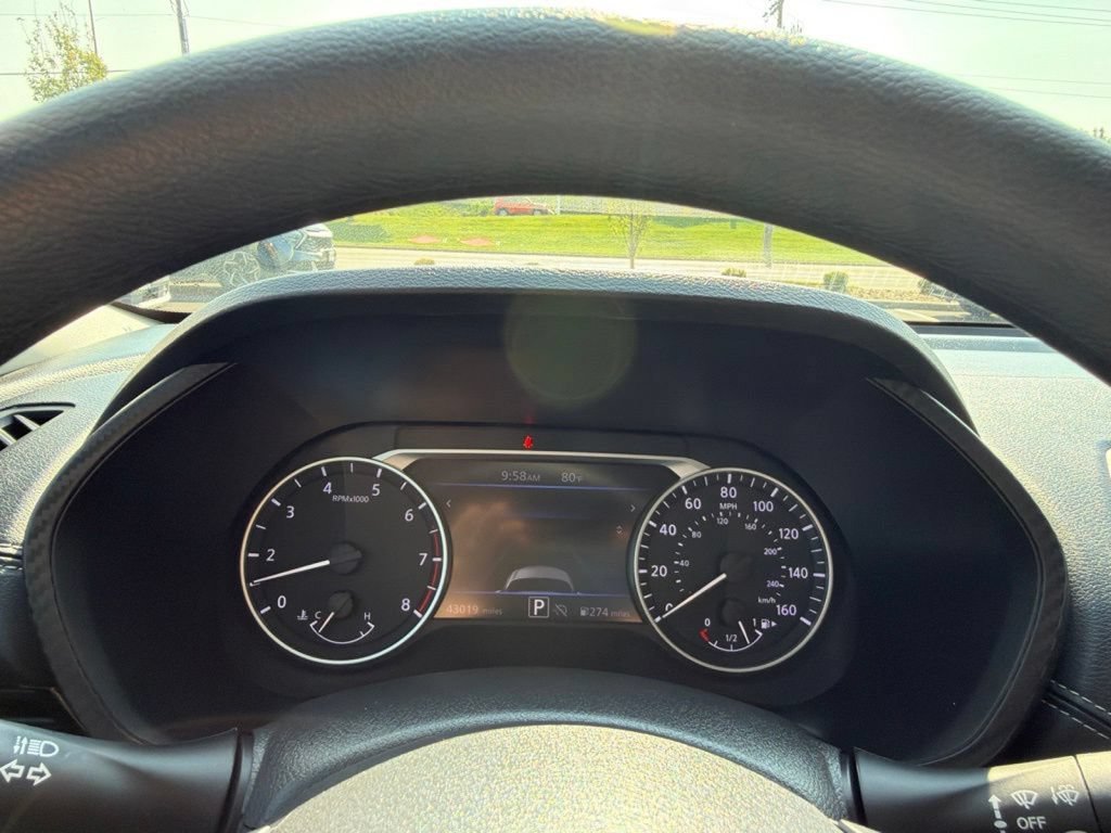 Used 2025 Nissan Sentra SV FWD image 18