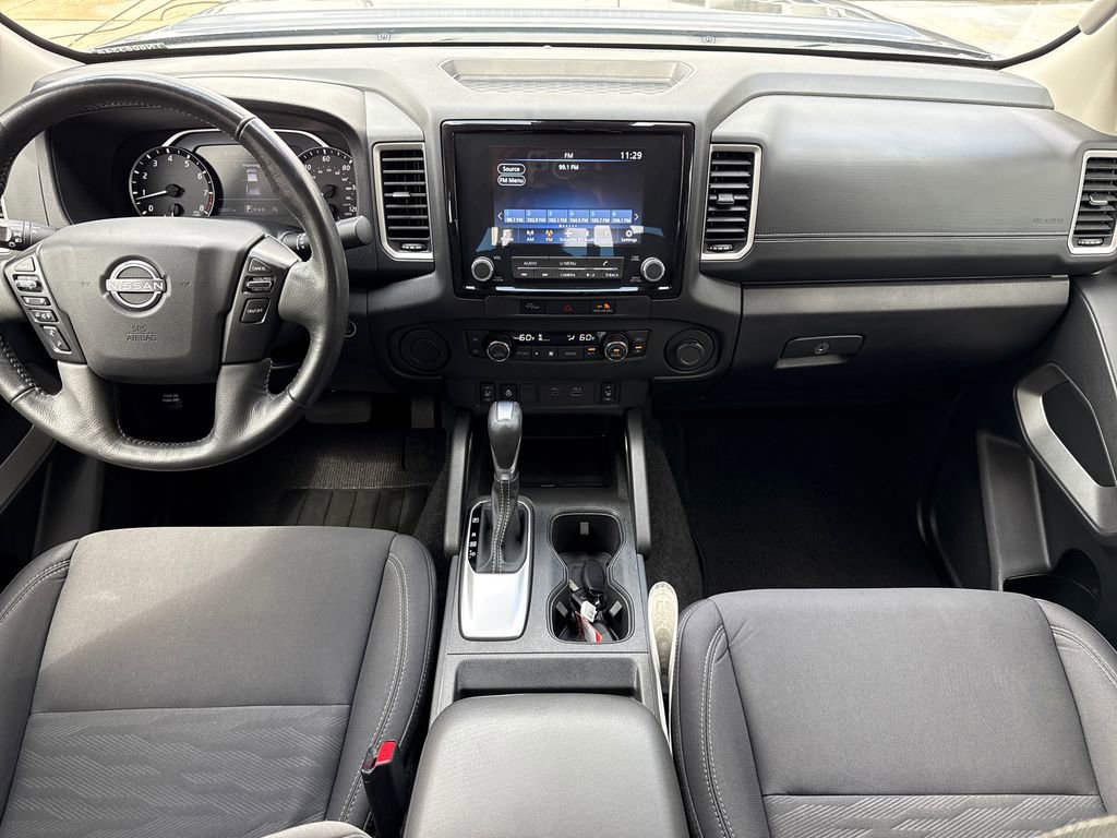 Used 2024 Nissan Frontier SV image 12
