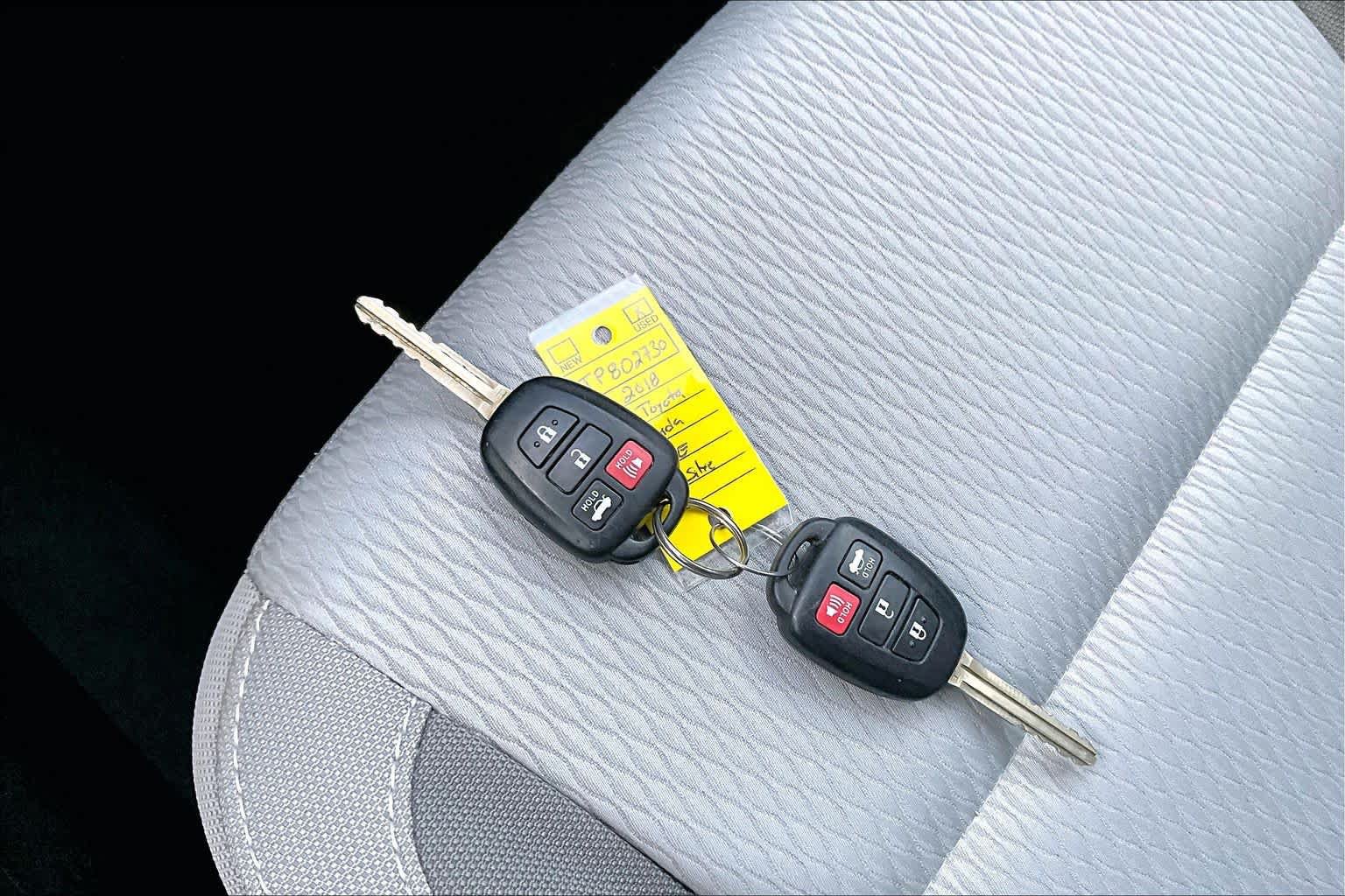 Used 2018 Toyota Corolla LE FWD image 14