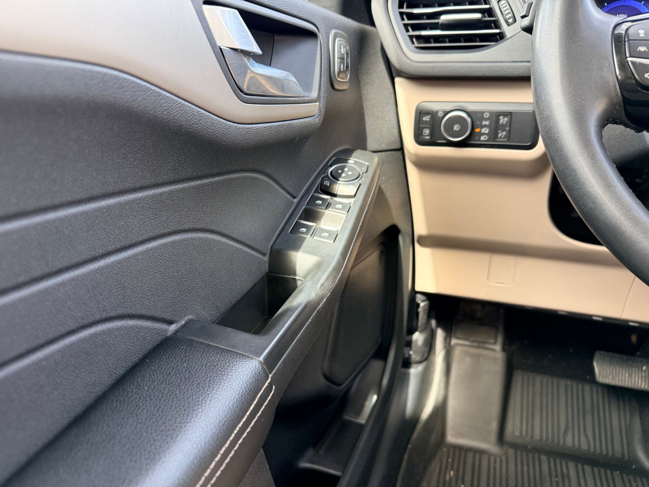 Used 2022 Ford Escape SEL w/ Technology Package image 24