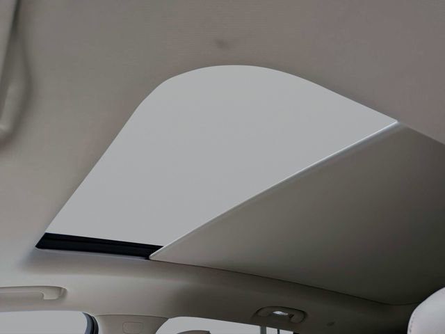 Used 2023 Buick Envision Avenir image 18