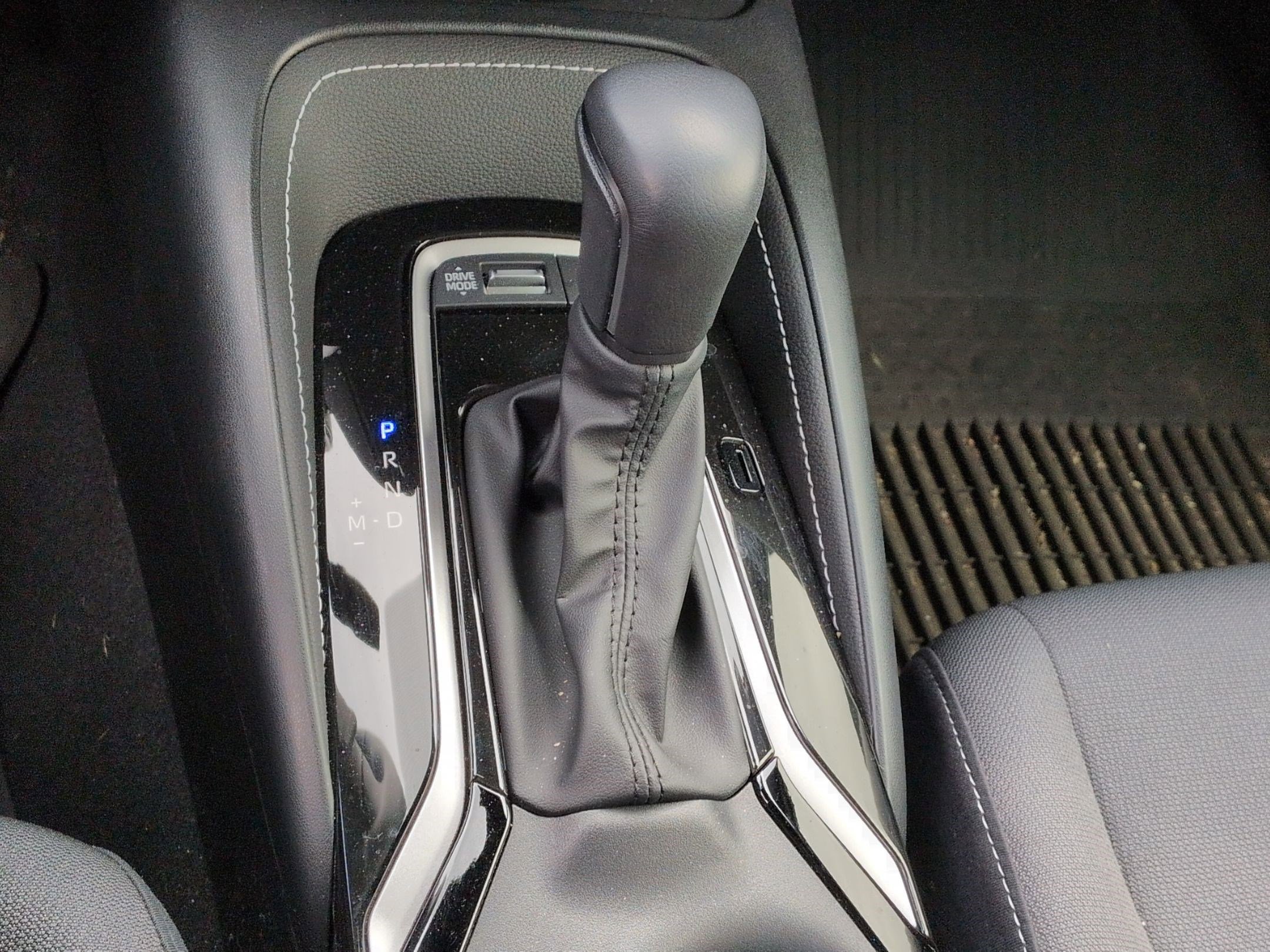 Used 2025 Toyota Corolla SE w/ SE Package FWD image 24