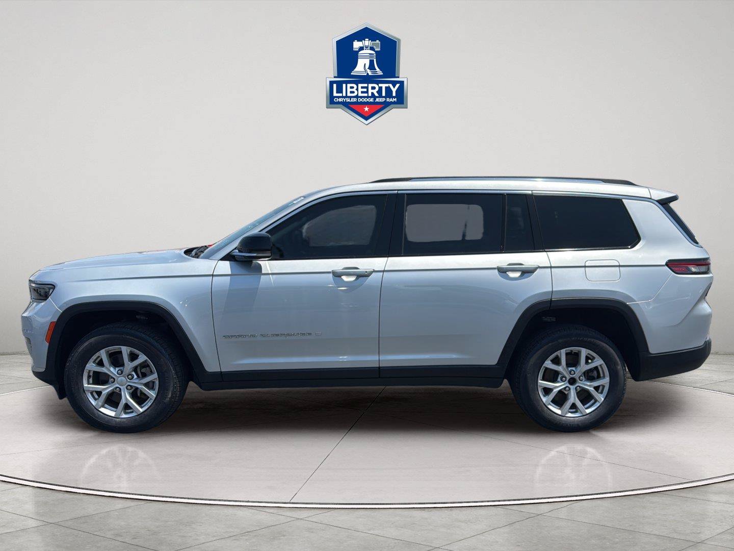Used 2023 Jeep Grand Cherokee L Limited AWD/4WD image 5