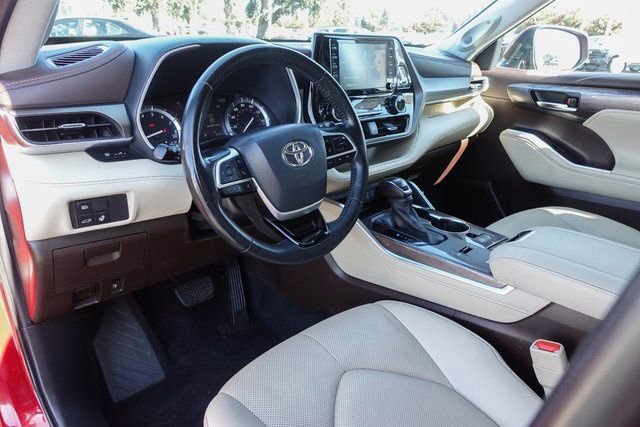 Used 2022 Toyota Highlander Limited image 13