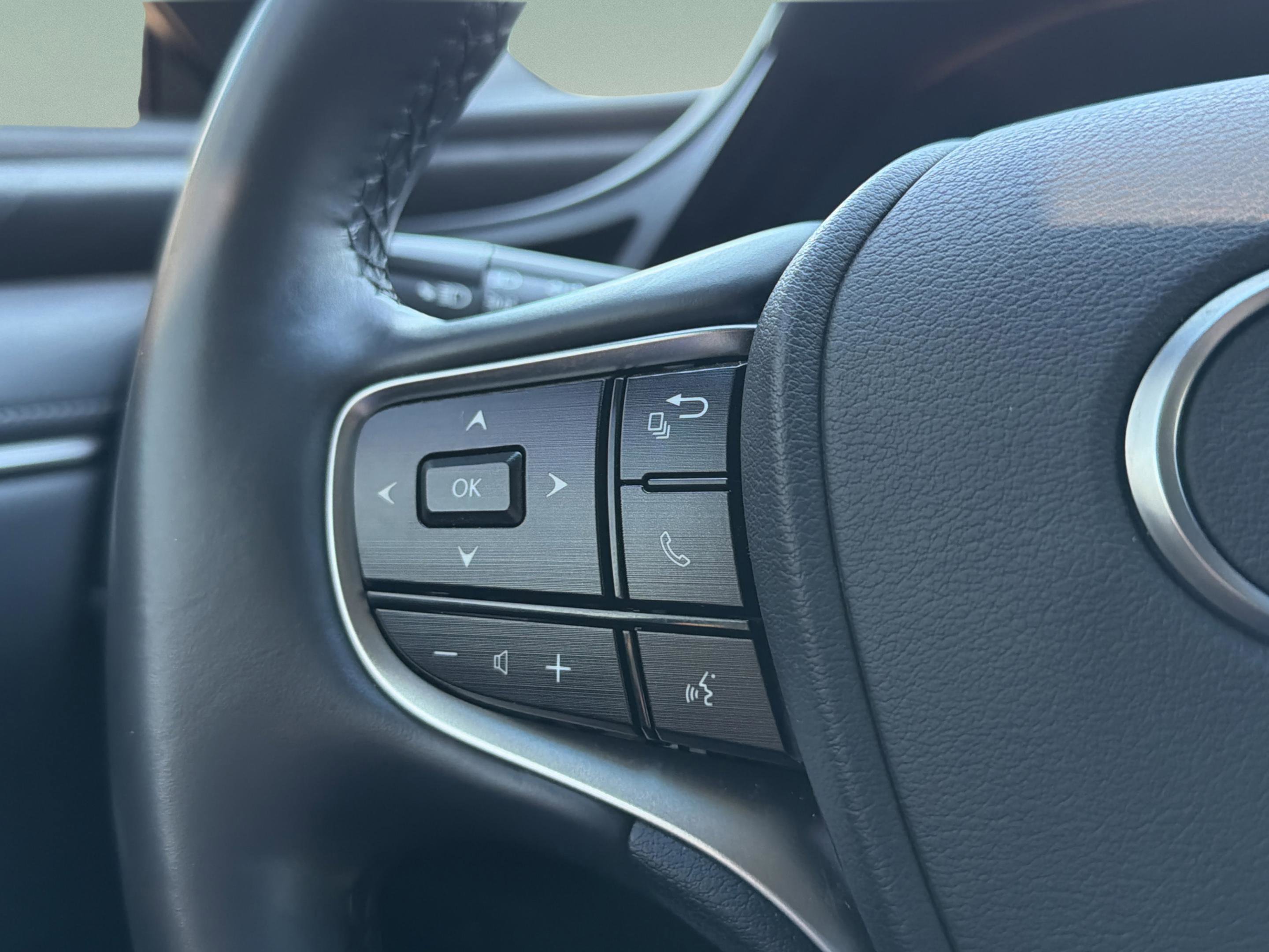 Used 2024 Lexus ES 350 w/ Premium Package image 13