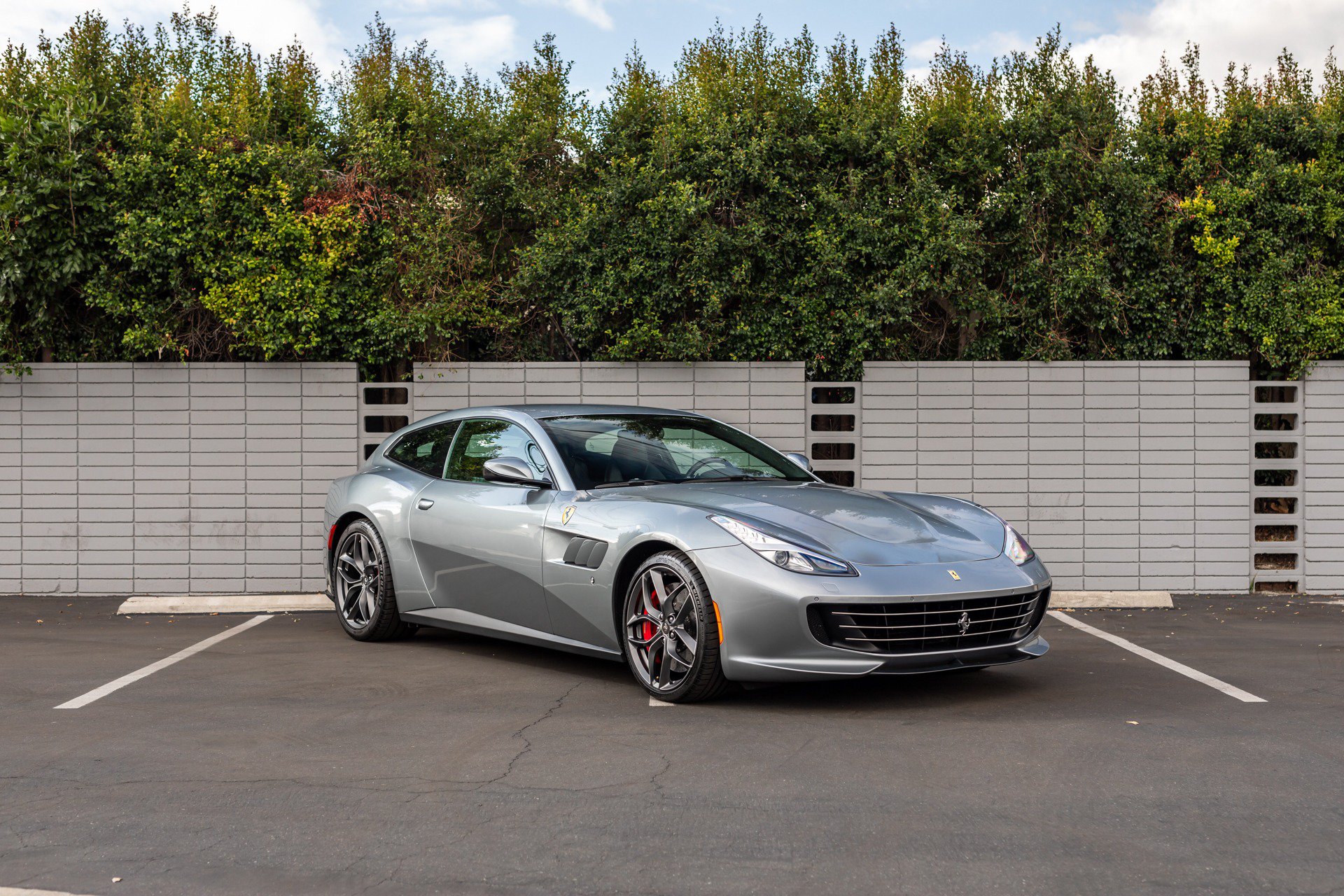 Used 2018 Ferrari GTC4Lusso T RWD image 12