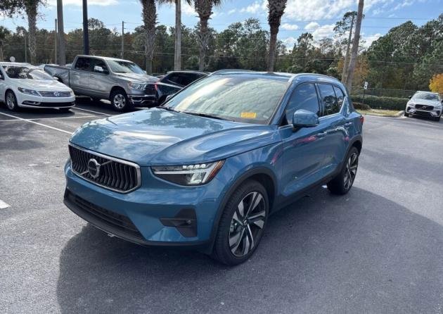 Certified 2023 Volvo XC40 B5 Plus w/ Driver Assist Package image 2