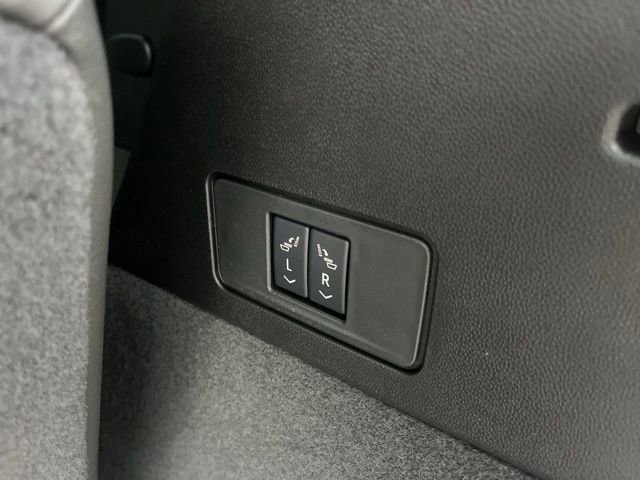 New 2025 Cadillac XT6 Luxury image 6