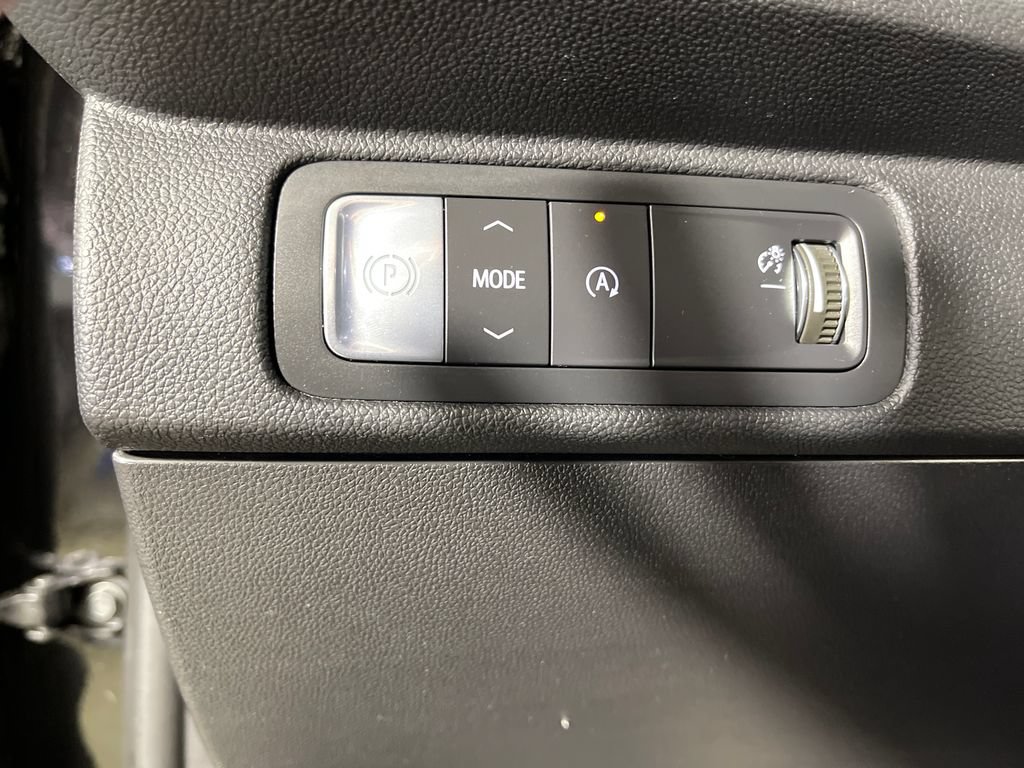 Used 2026 Chevrolet Traverse LT w/ Driver Confidence Package FWD image 29