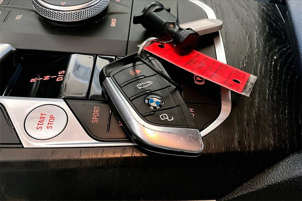 Used 2024 BMW 330e xDrive image 26