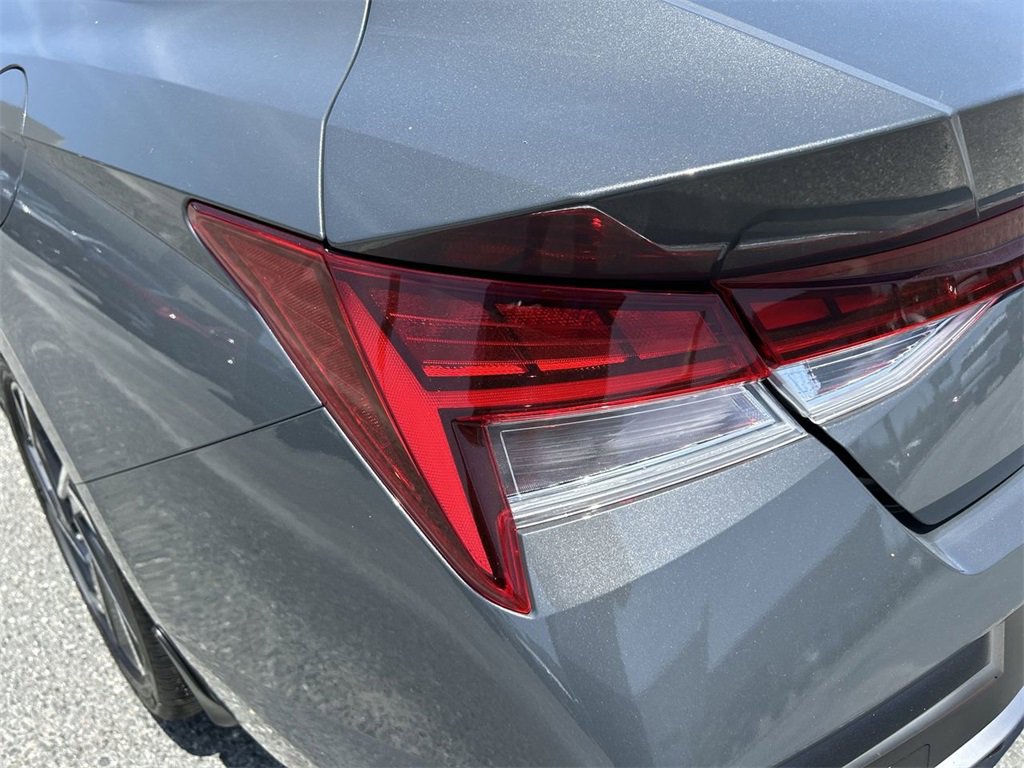 New 2025 Hyundai Elantra Limited image 16