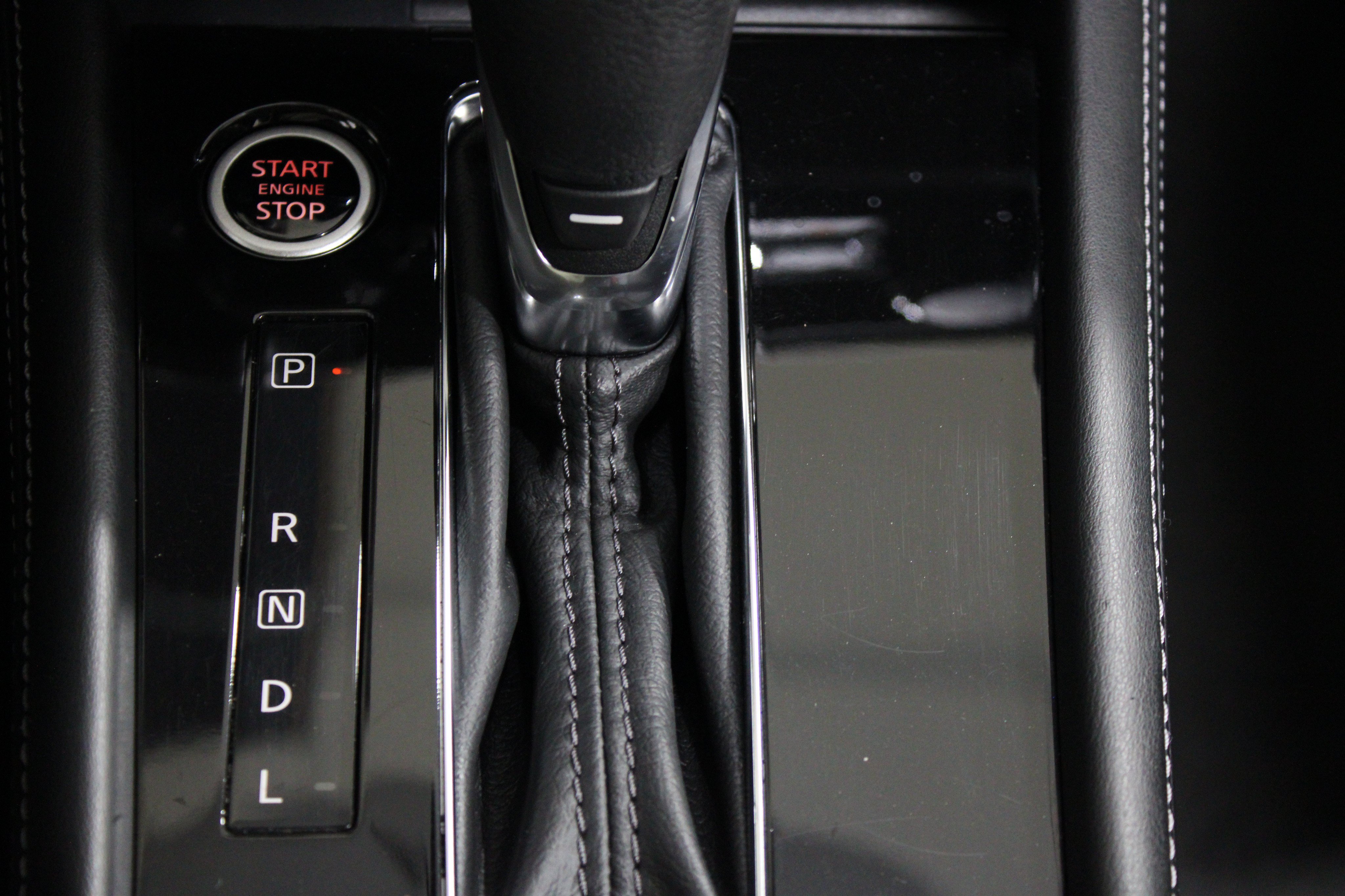 Used 2023 Nissan Kicks SR w/ SR Premium Package FWD image 16