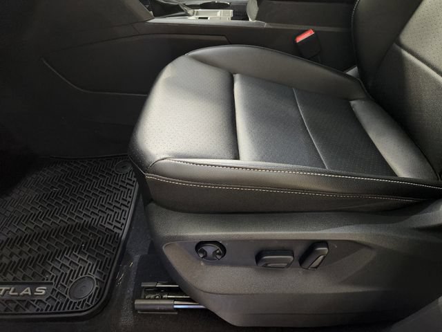 Used 2023 Volkswagen Atlas SE w/ Panoramic Sunroof Package FWD image 25