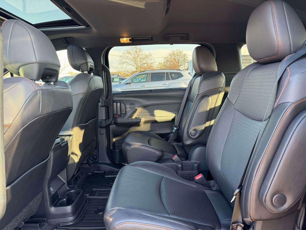 Used 2024 Toyota Sienna XSE w/ XSE Plus Package image 14