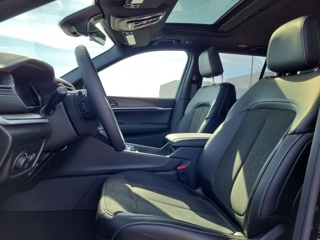 New 2026 Jeep Grand Cherokee Altitude image 14