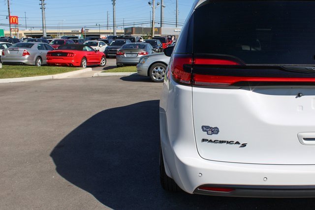 Used 2023 Chrysler Pacifica Limited w/ S Appearance Package image 53