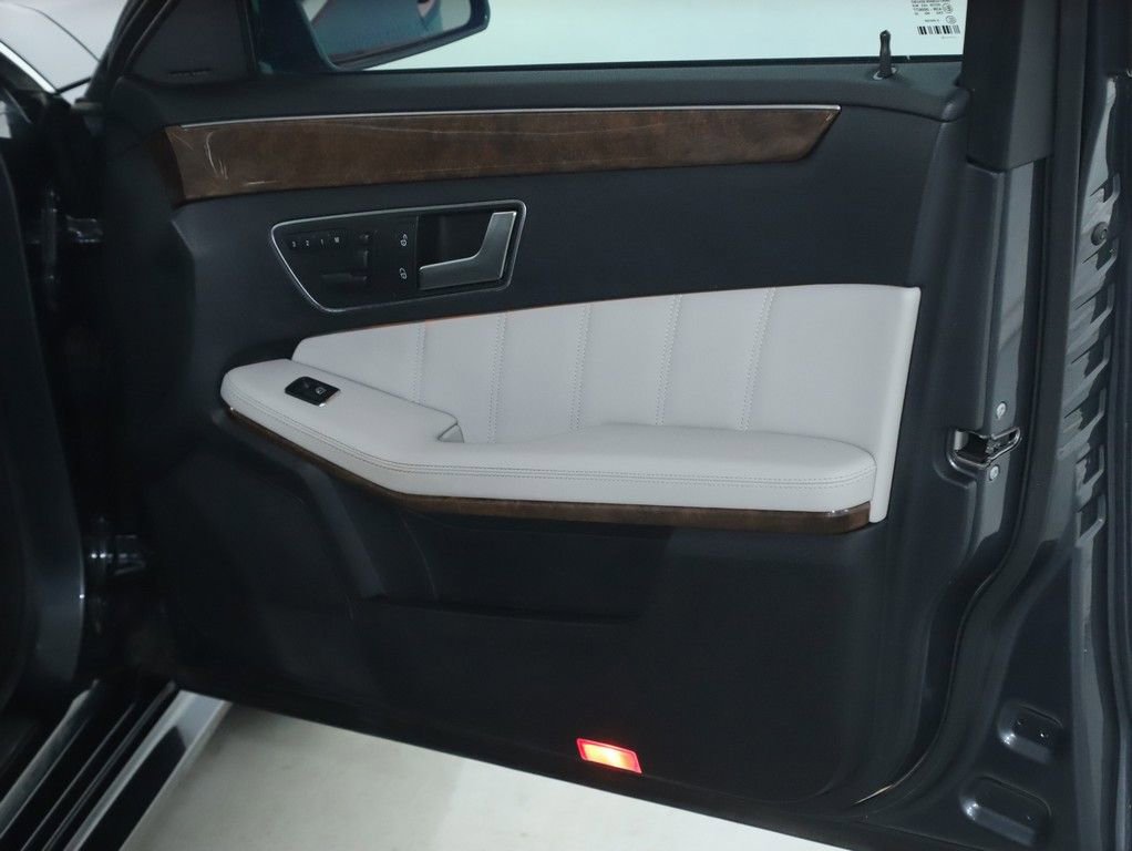 Used 2013 Mercedes-Benz E 350 4MATIC Sedan image 33