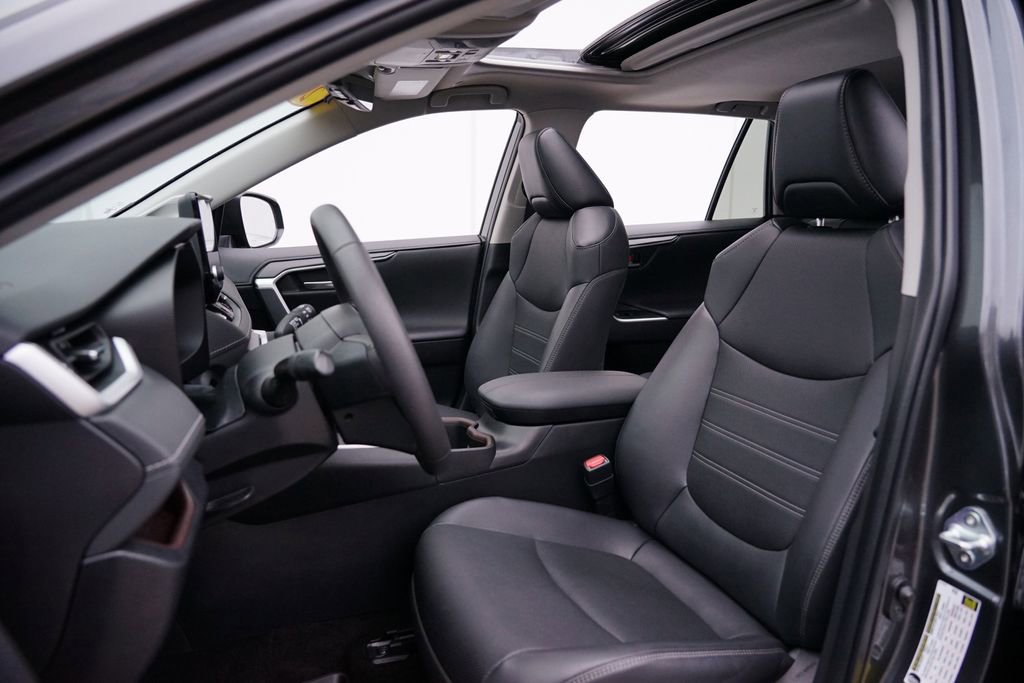 Used 2023 Toyota RAV4 Limited image 12