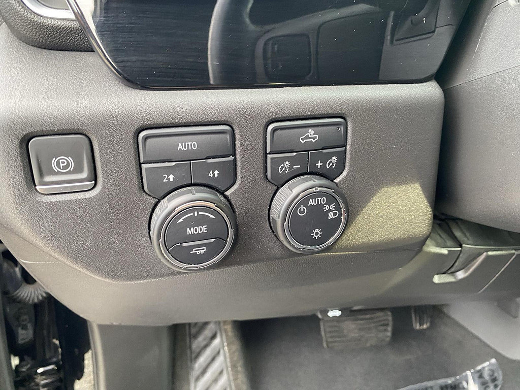 Certified 2023 Chevrolet Silverado 1500 LT AWD/4WD image 18