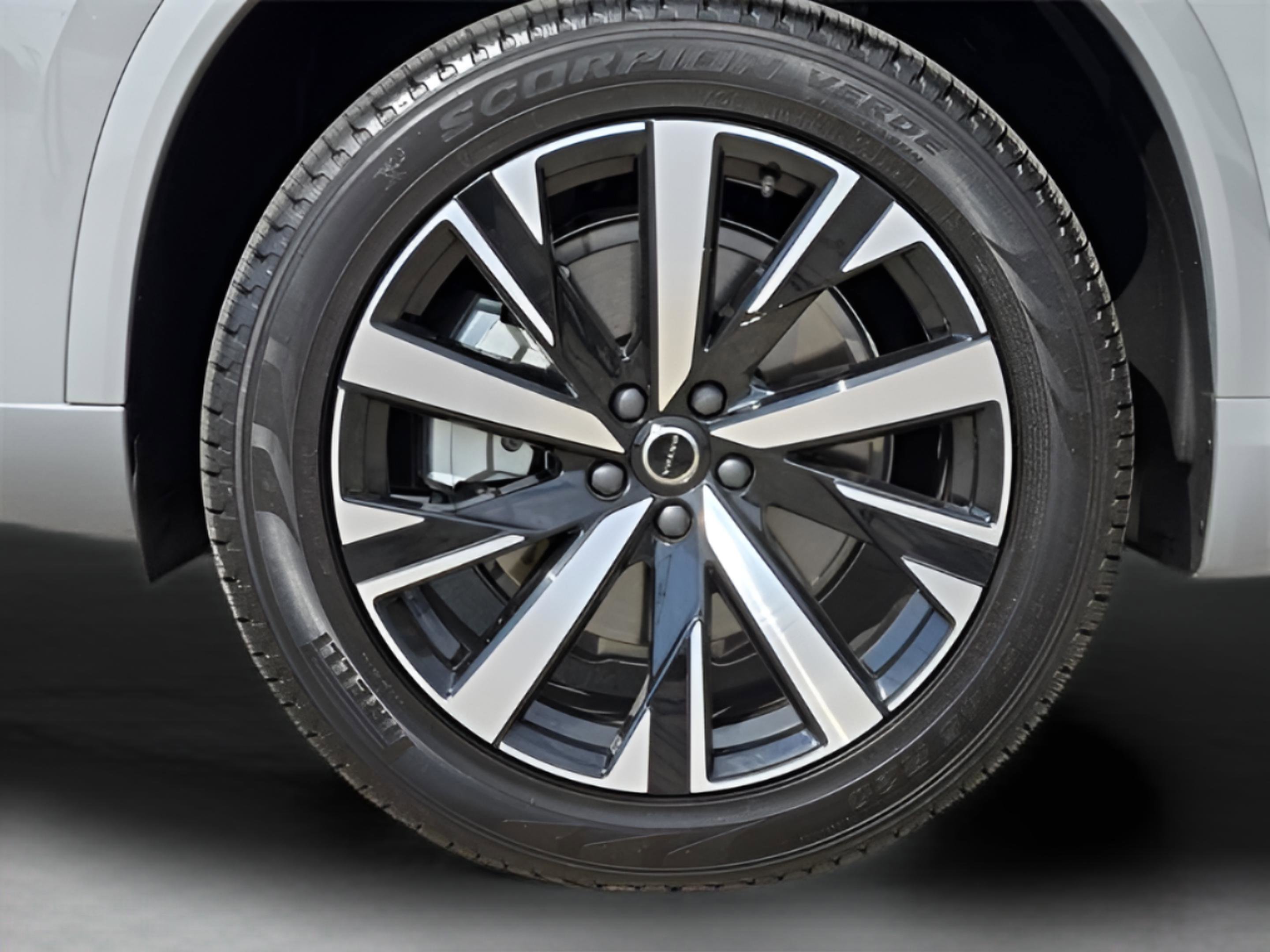 Used 2025 Volvo XC90 B6 Core w/ Protection Package image 35