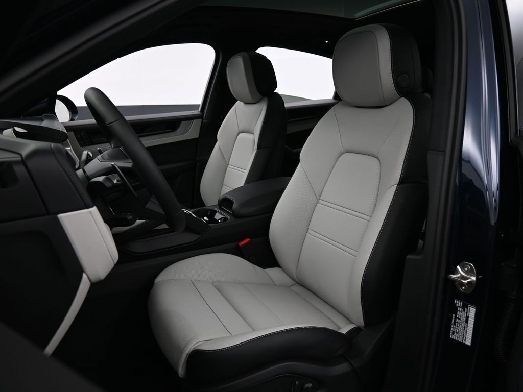 New 2026 Porsche Cayenne Coupe image 5