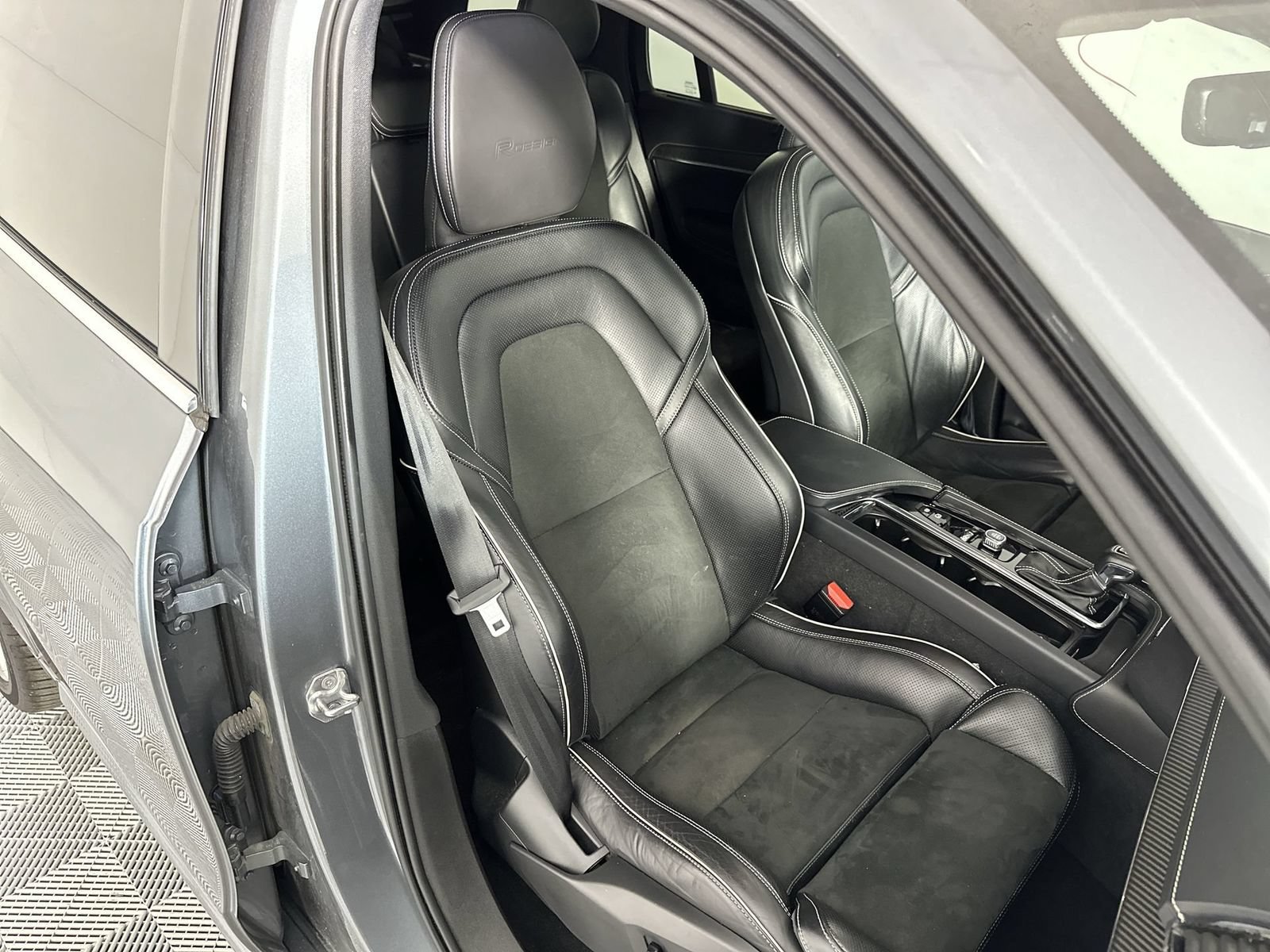 Used 2019 Volvo XC90 T6 R-Design w/ Advanced Package AWD/4WD image 27