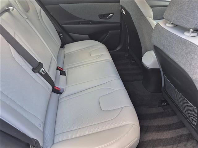 Used 2023 Hyundai Elantra Limited FWD image 17