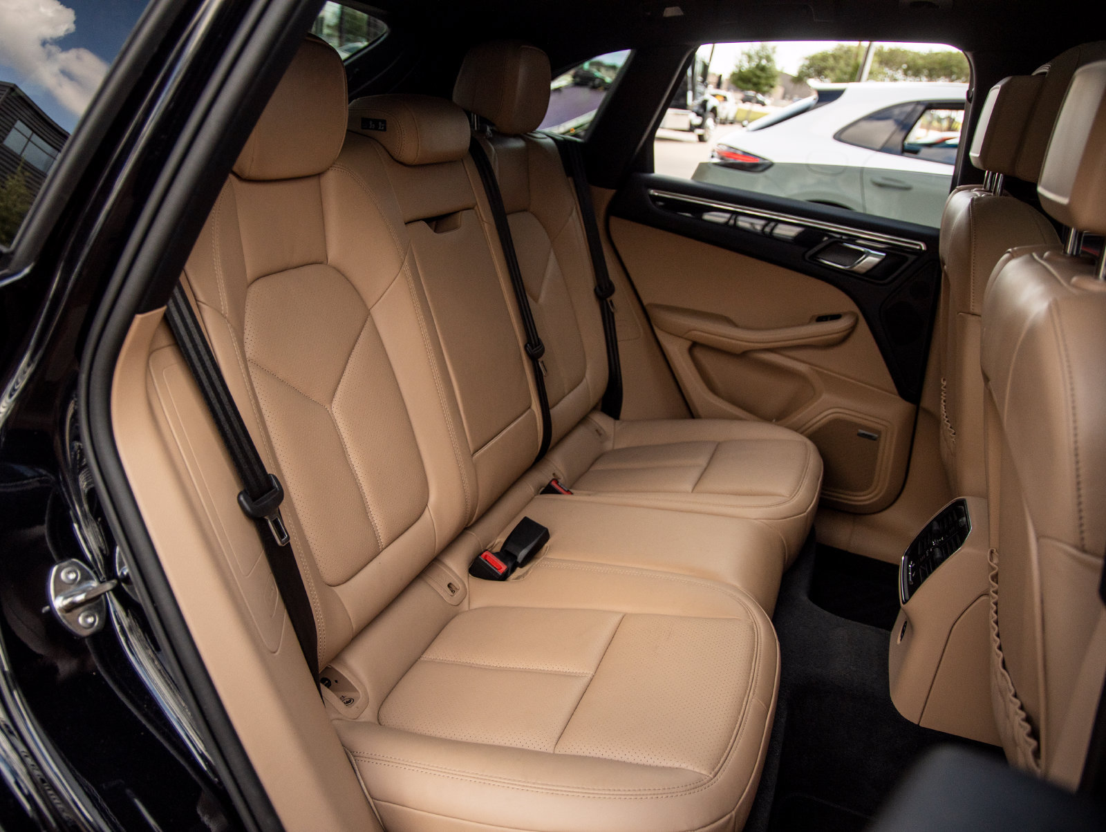 Used 2024 Porsche Macan AWD/4WD image 41