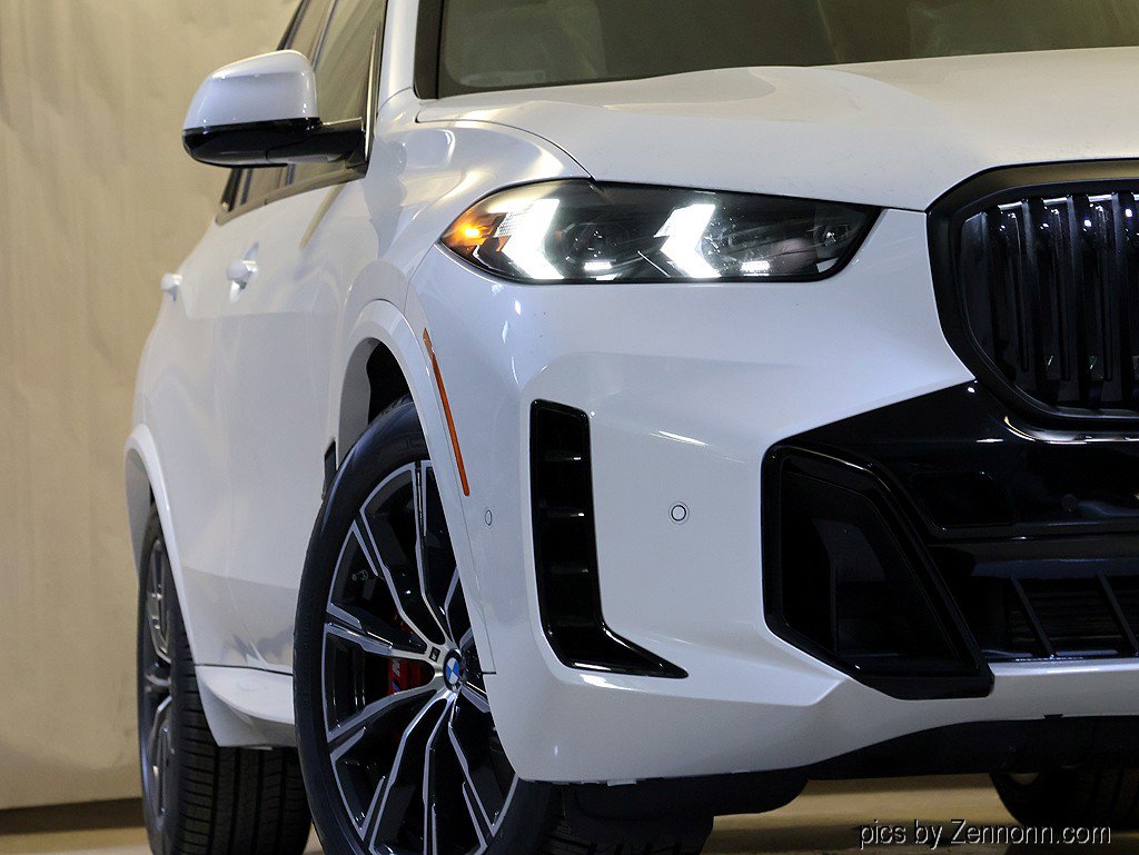 Used 2026 BMW X5 xDrive50e w/ M Sport Package image 4