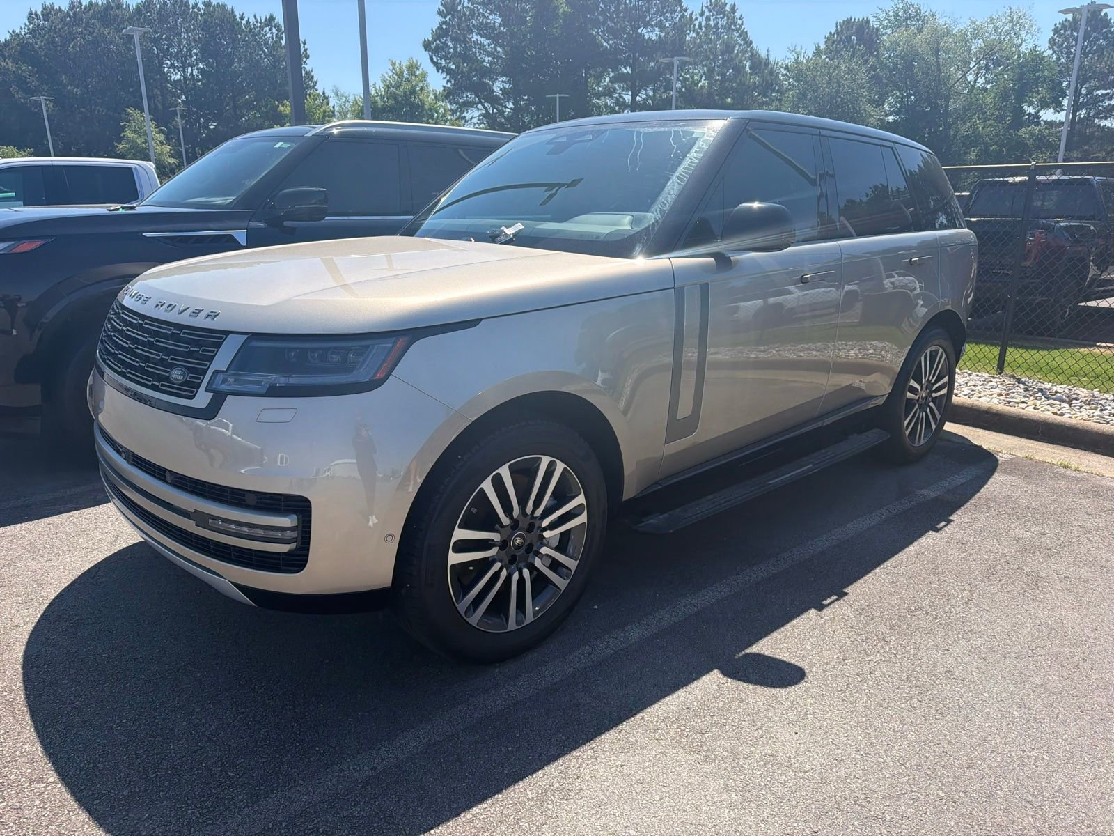 Used 2025 Land Rover Range Rover SE AWD/4WD image 32