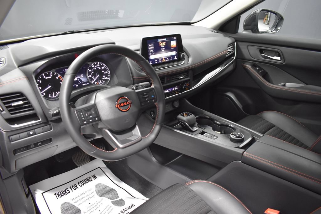 Certified 2025 Nissan Rogue SV AWD/4WD image 4