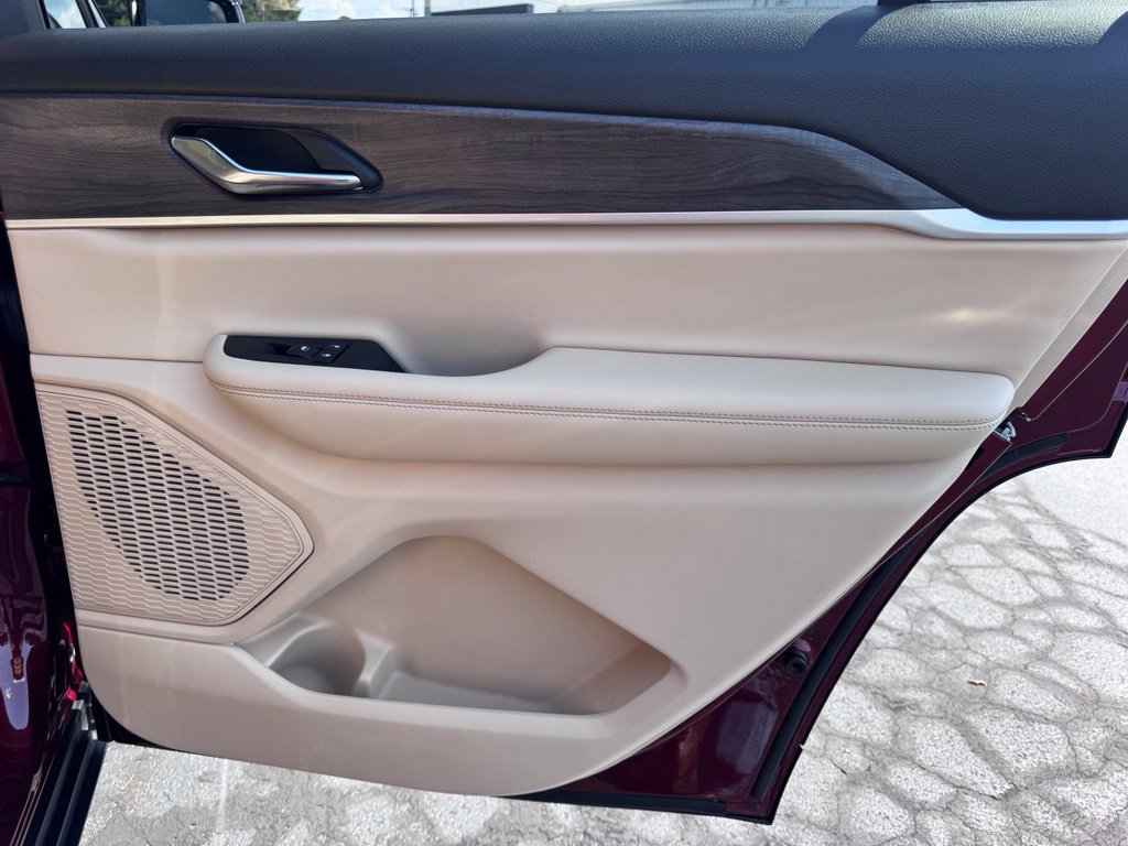Used 2024 Jeep Grand Cherokee L Limited RWD image 30