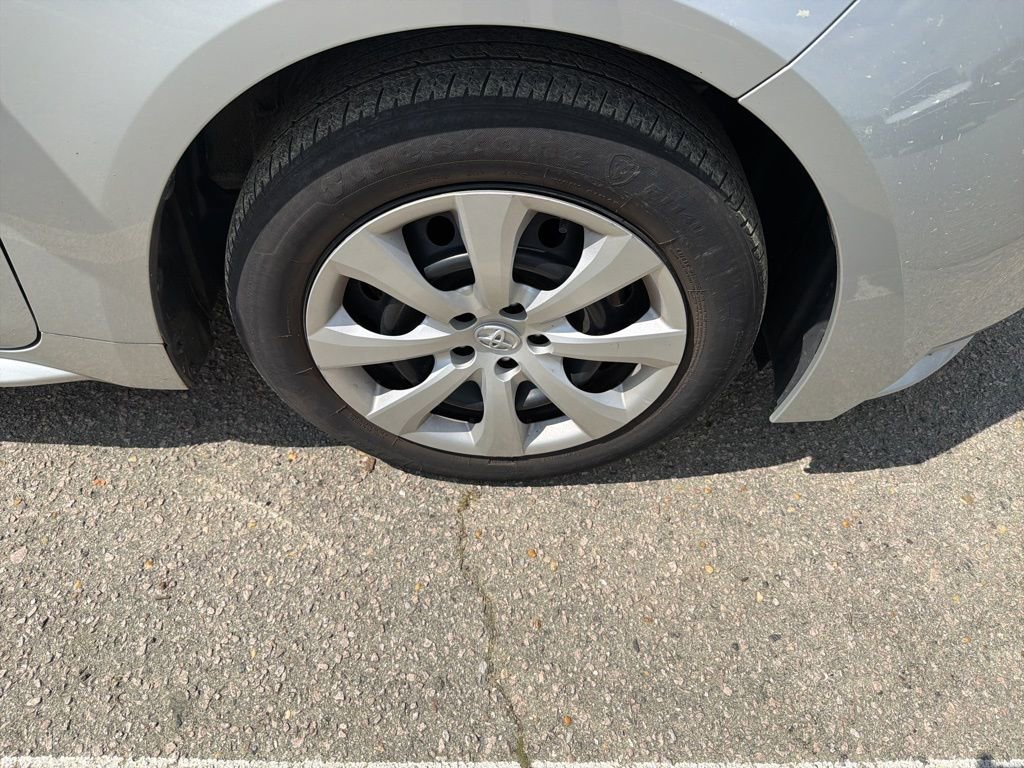 Used 2021 Toyota Corolla LE image 16