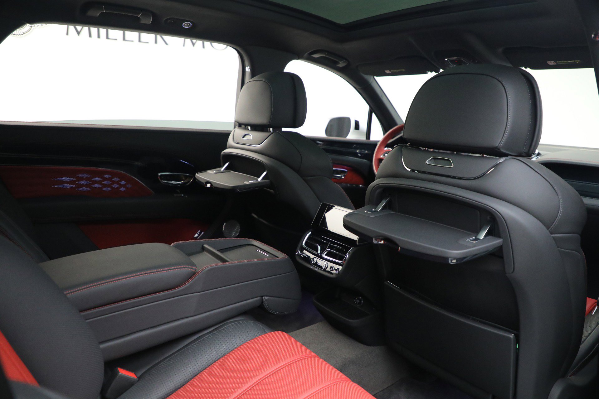 Used 2025 Bentley Bentayga Extended Wheelbase image 24