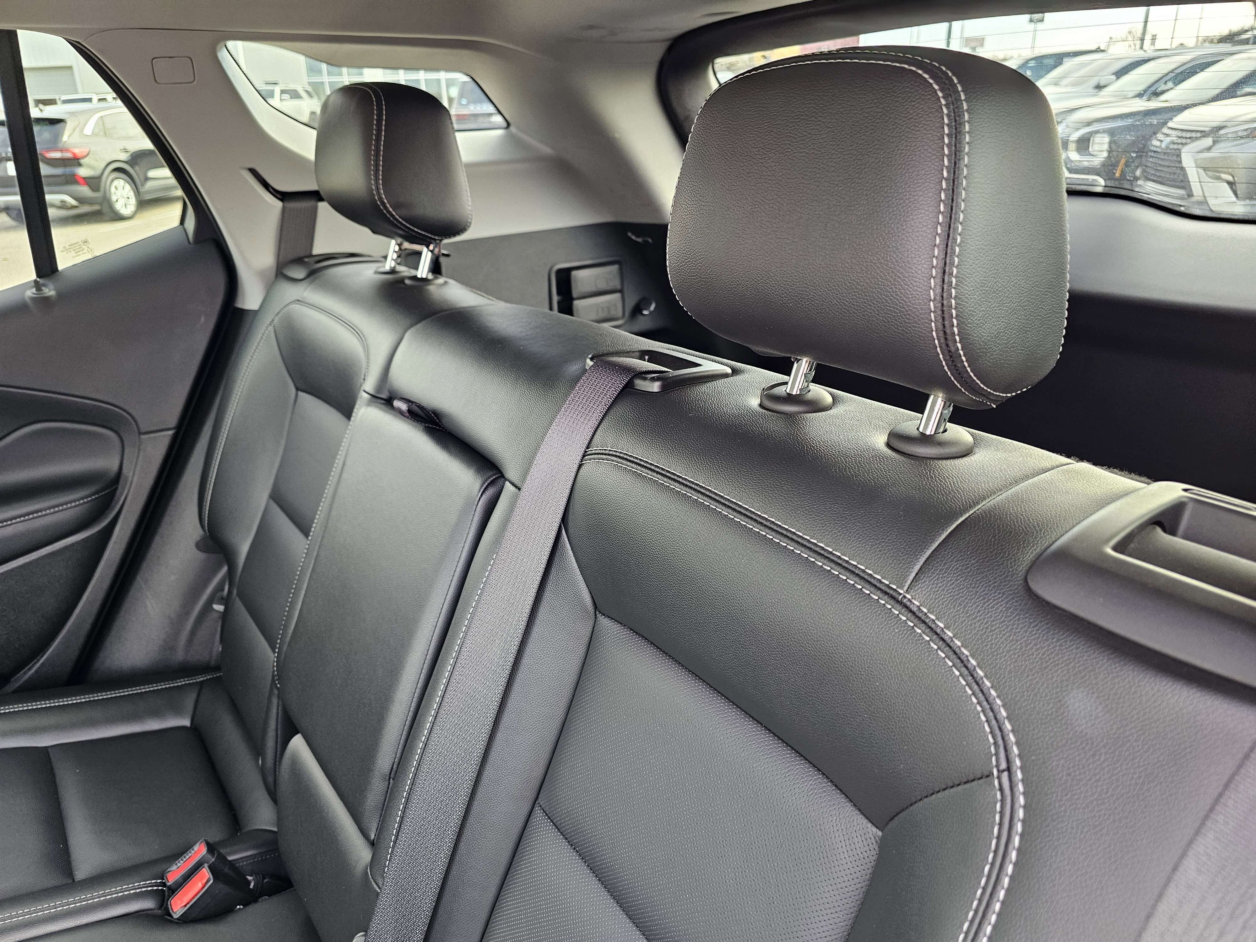 Used 2024 GMC Terrain SLT image 32