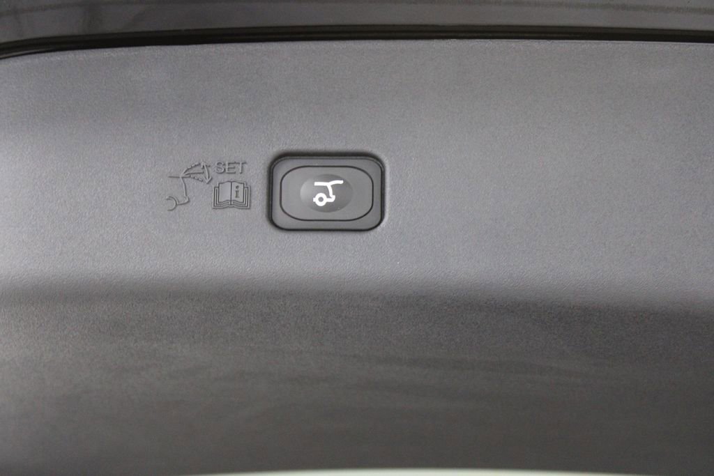 New 2025 Lincoln Nautilus Premier w/ Equipment Group 102A image 15