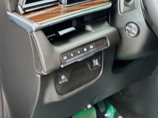 Used 2022 Cadillac Escalade Premium Luxury AWD/4WD image 12