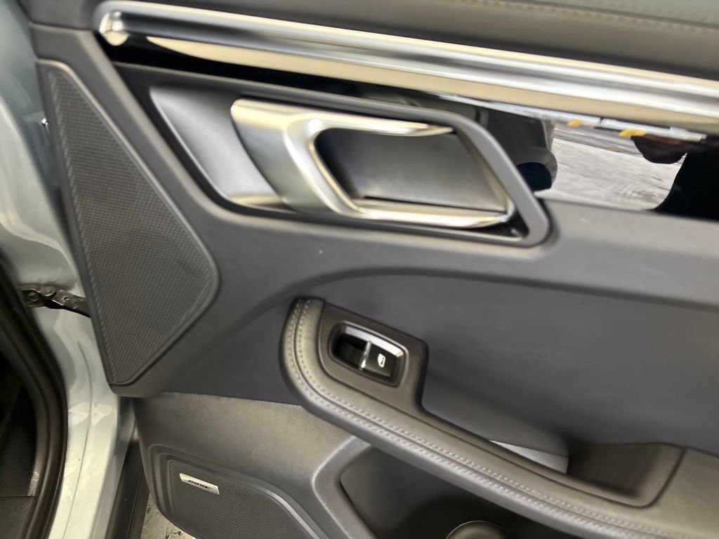 Certified 2024 Porsche Macan Turbo AWD/4WD image 27